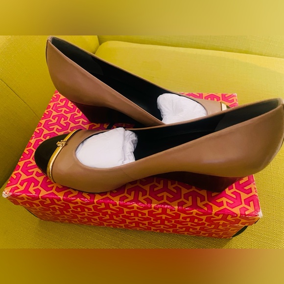 TORY BURCH SIZE 9.5 - Picture 1 of 5